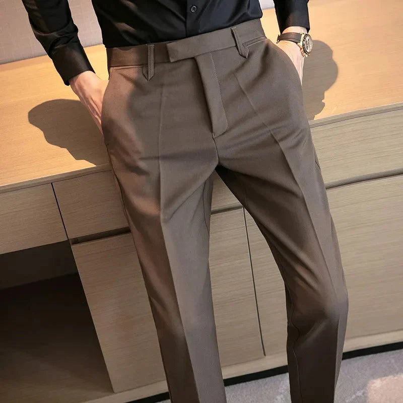 Calça de Alfaiataria Masculina Monzatti MZ055 em corte slim fit.