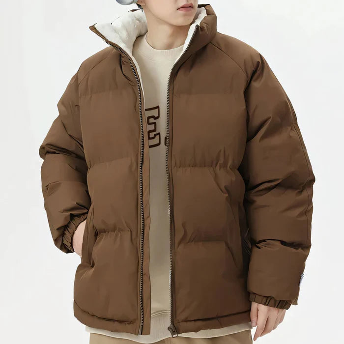 Jaqueta Bobojaco Masculina Monzatti MZ157 em fundo neutro, destacando seu design elegante e versátil.